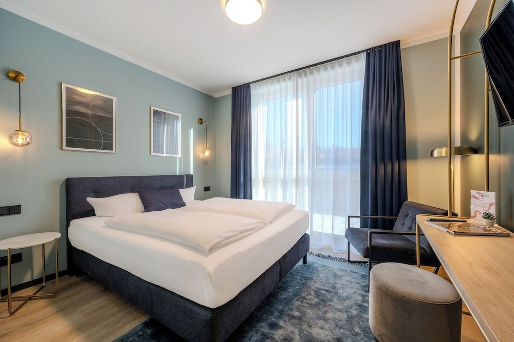 The Base Berlin ONE The Standard 3