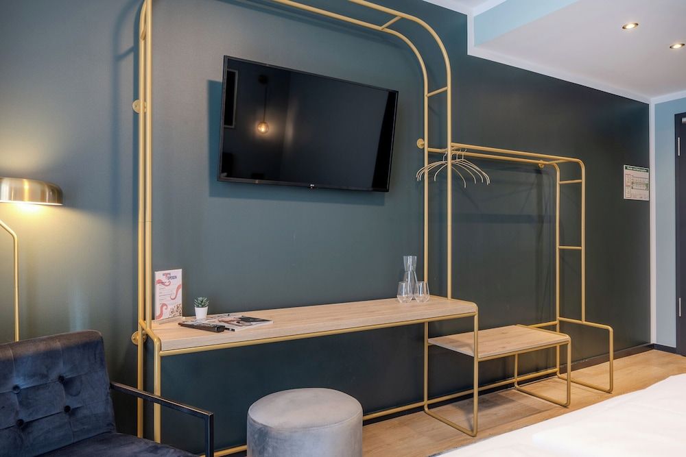 The Base Berlin ONE The Standard 5