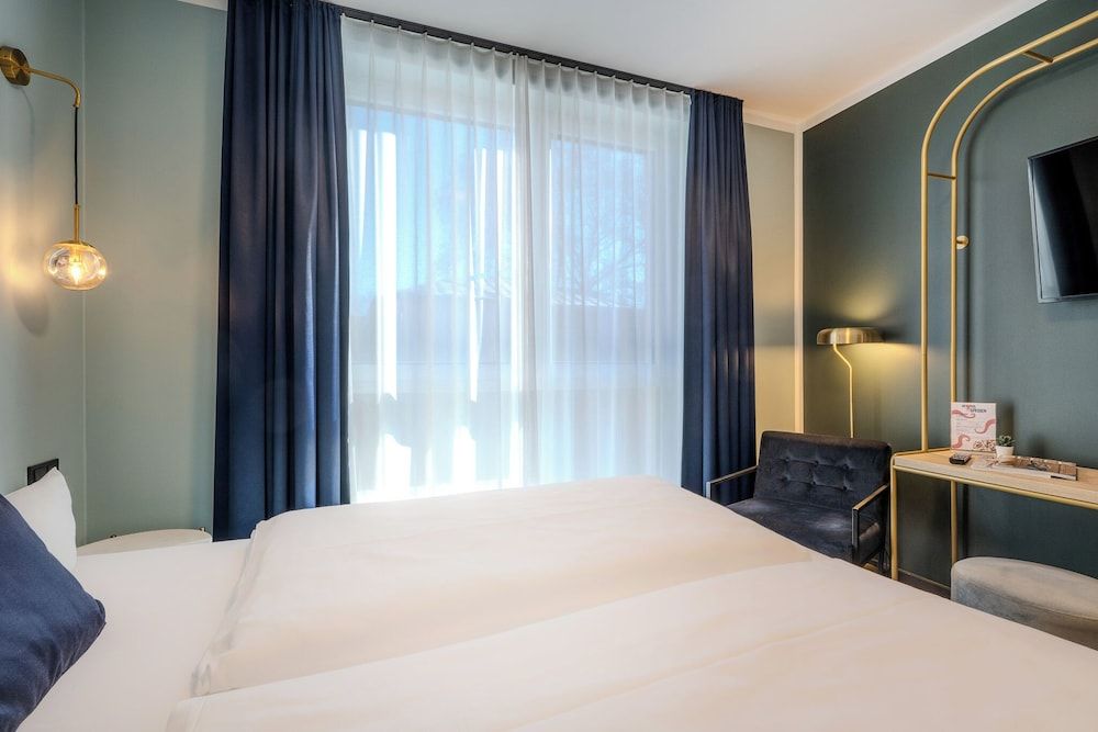 The Base Berlin ONE The Standard 2