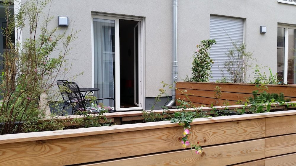 Apartment P1 in Berlin-Friedrichshain Design Apartment, Accessible, Garden View 17