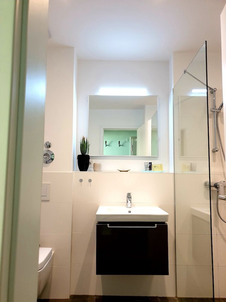 Apartment P1 in Berlin-Friedrichshain Design Apartment, Accessible, Garden View 23