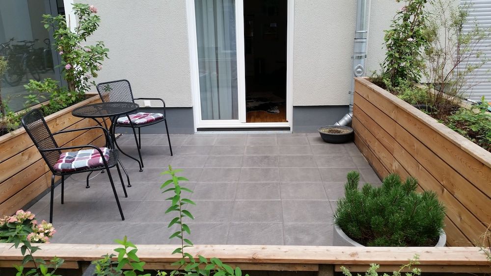 Apartment P1 in Berlin-Friedrichshain Design Apartment, Accessible, Garden View 15