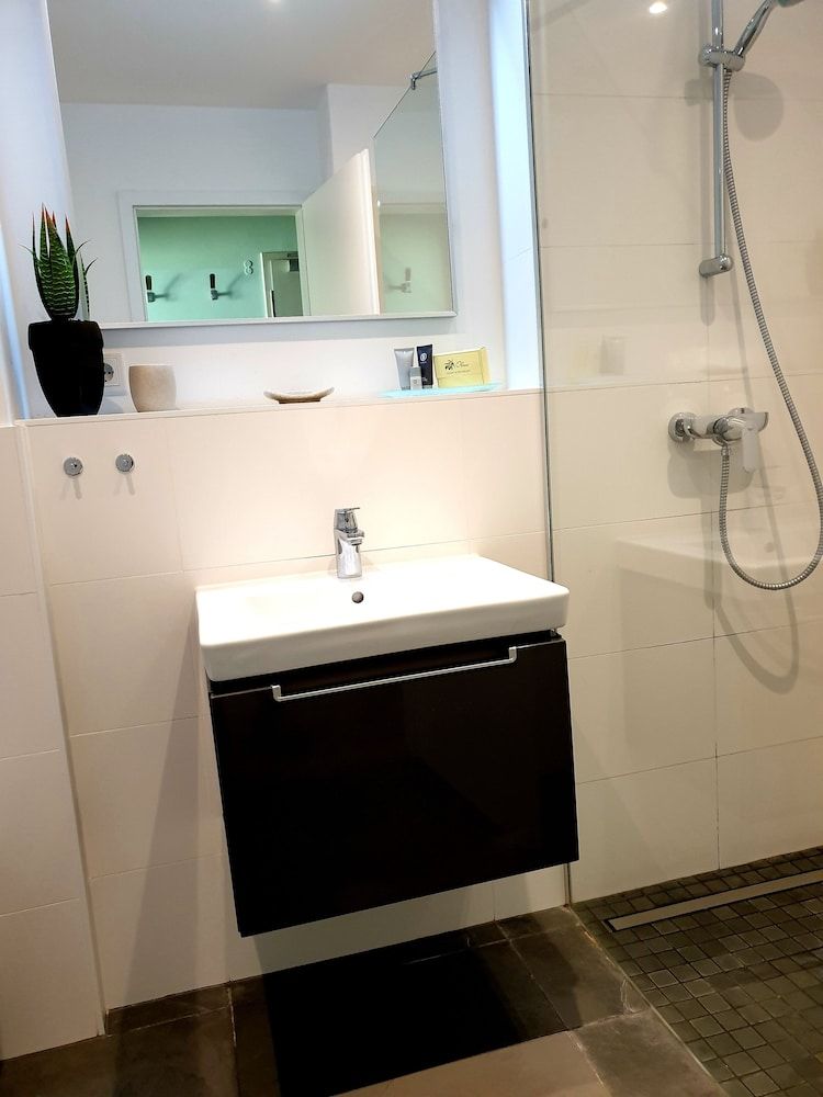 Apartment P1 in Berlin-Friedrichshain Design Apartment, Accessible, Garden View 22