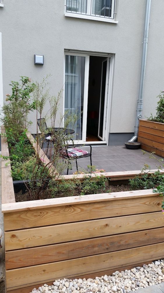 Apartment P1 in Berlin-Friedrichshain Design Apartment, Accessible, Garden View 18