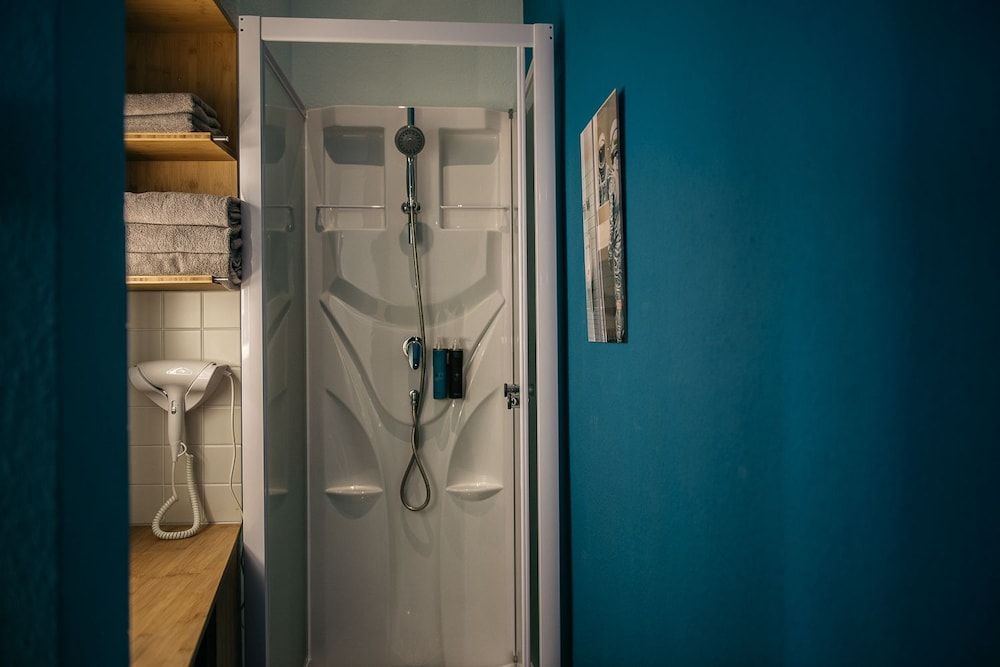 URBN Dreams - Into the Wild Apartment (Into the Wild) 9