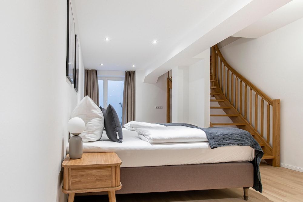 undefined Schoenhouse Berlin City Street 3