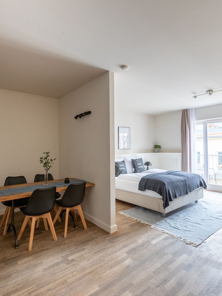 Schoenhouse Berlin City Street Comfort Suite with Balcony 2