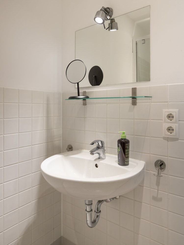 Schoenhouse Berlin City Street Suite with balcony 7