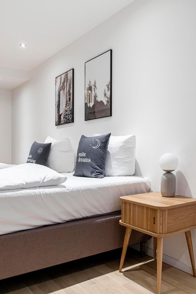 undefined Schoenhouse Berlin City Street 9