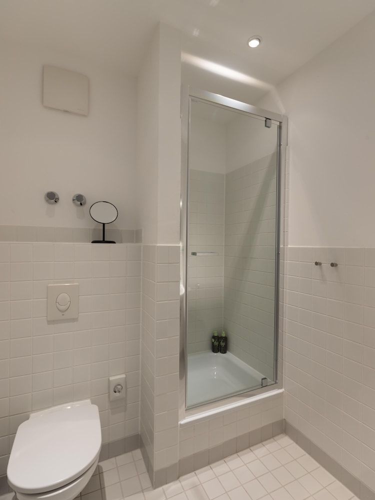 Schoenhouse Berlin City Street Suite with balcony 9