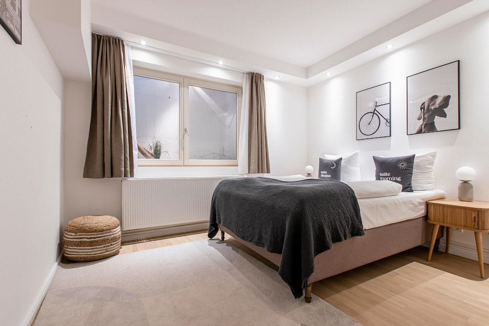 undefined Schoenhouse Berlin City Street 8