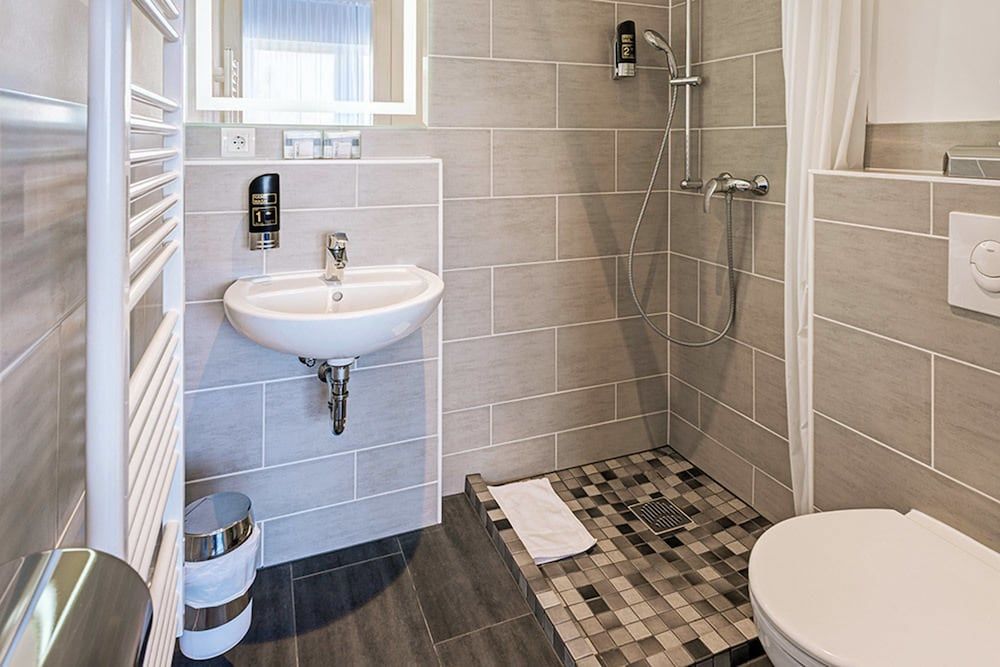 Arktur City Hotel Comfort Single Room 6