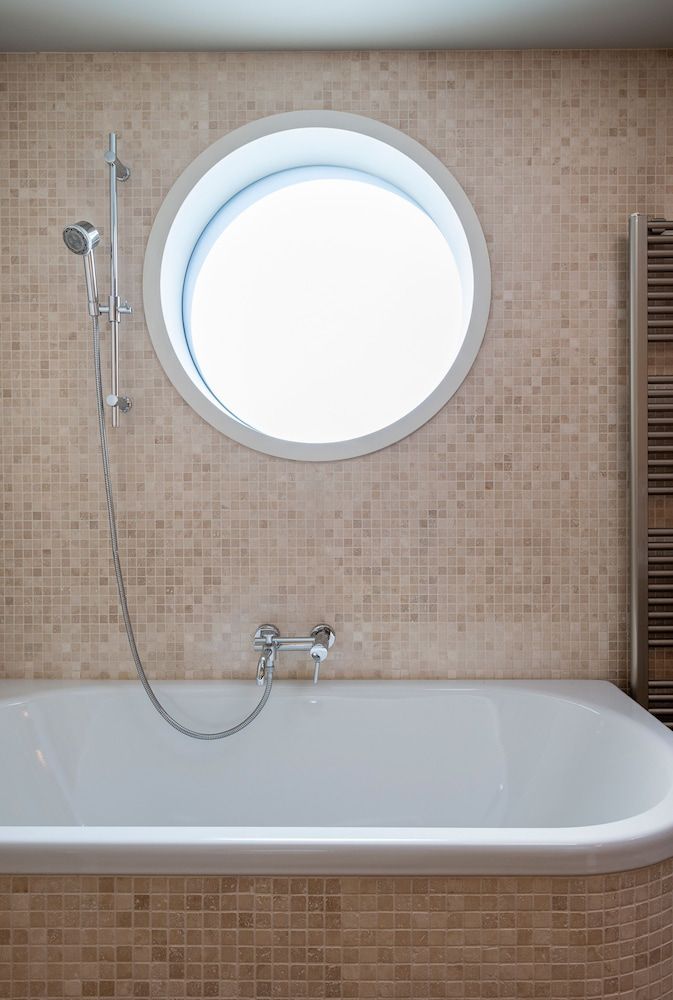 Deep Soaking Bathtub