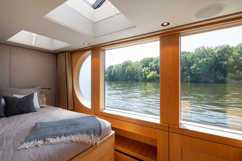 Schiff Grace Studio 5