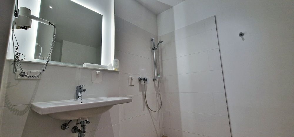 ArtHotel ANA Munich Airport Superior Double Room, Accessible 4