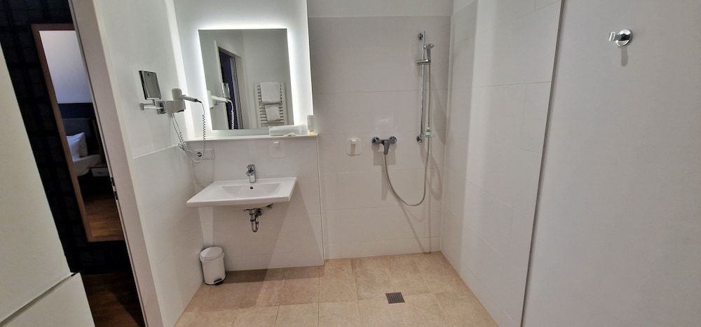 ArtHotel ANA Munich Airport Standard Double Room 6