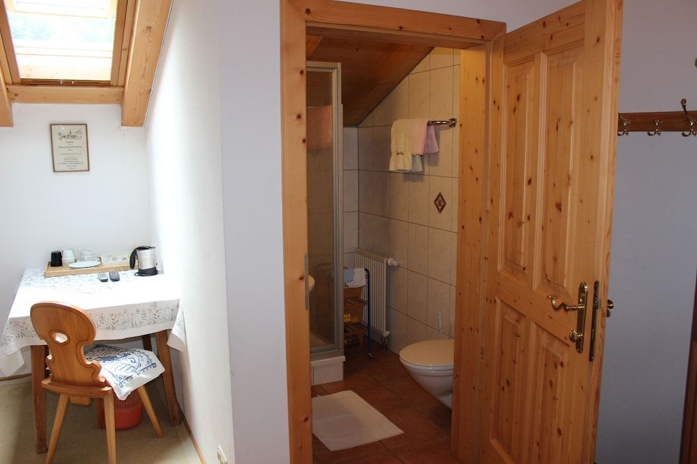 Hoderhof Single Room 2