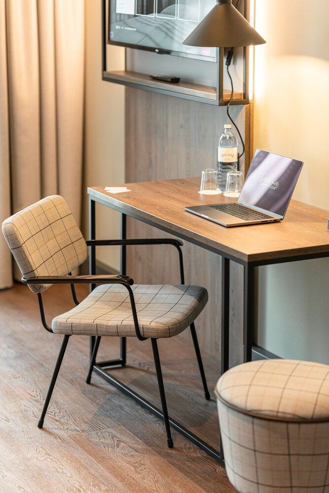 FreshSuites & Bar Superior Room, 1 King Bed, Non Smoking 9