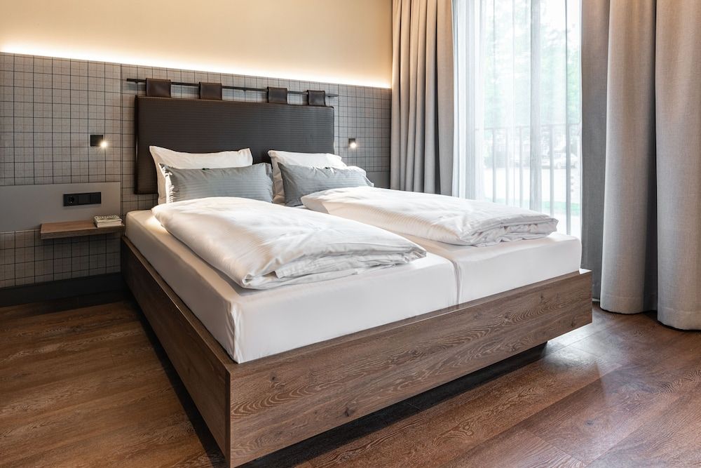 FreshSuites & Bar Superior Room, 1 King Bed, Non Smoking 3