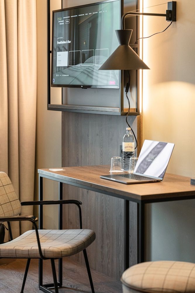 FreshSuites & Bar Superior Room, 1 King Bed, Non Smoking 12