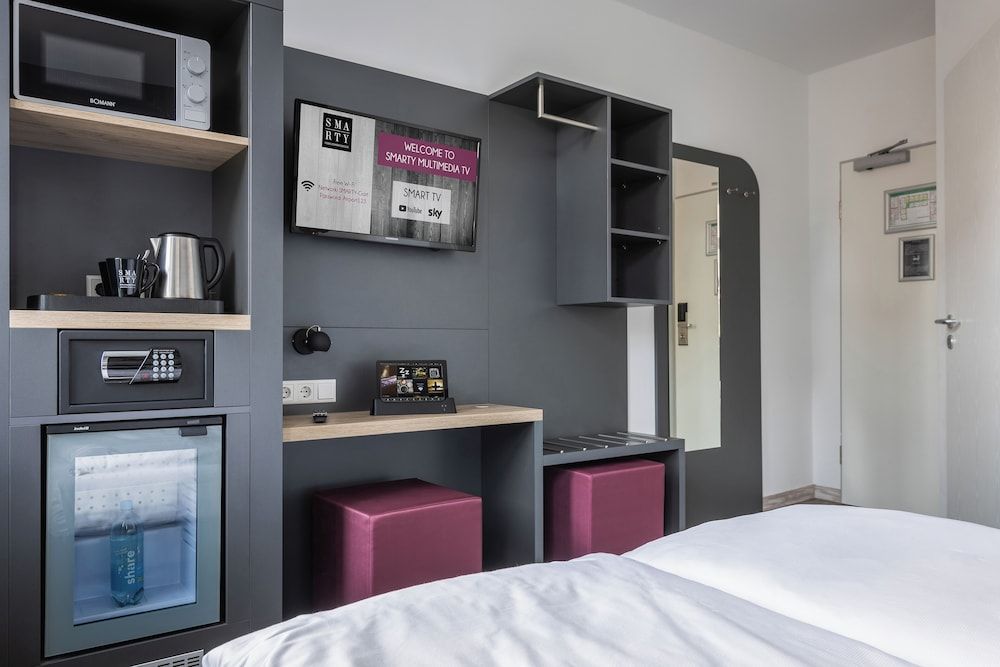 SMARTY Airport Cologne Hotel Basic Double Room