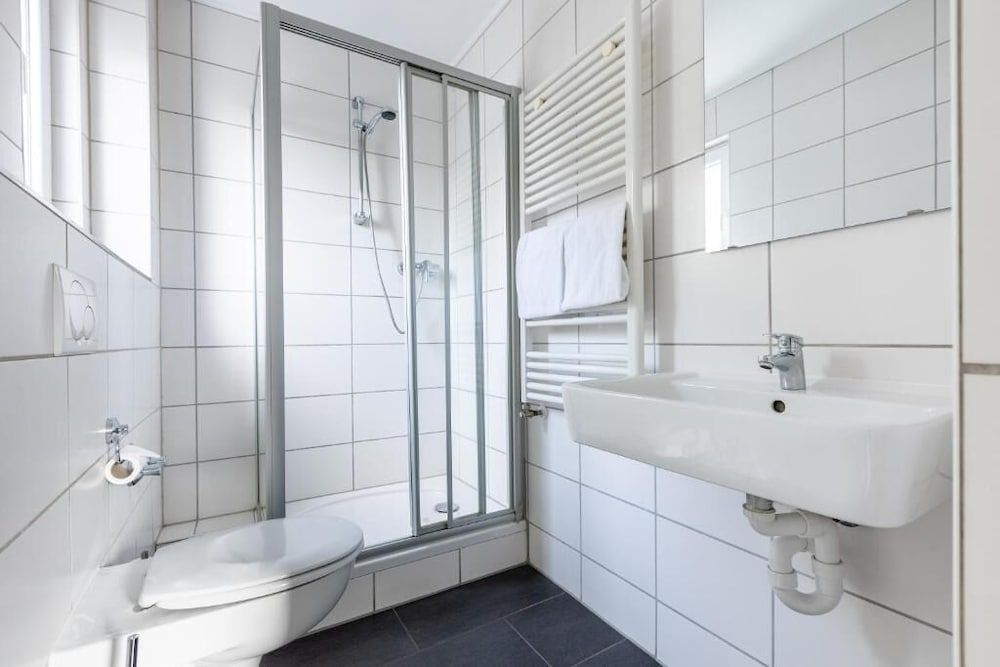SMARTY Airport Cologne Hotel Basic Double Room 5