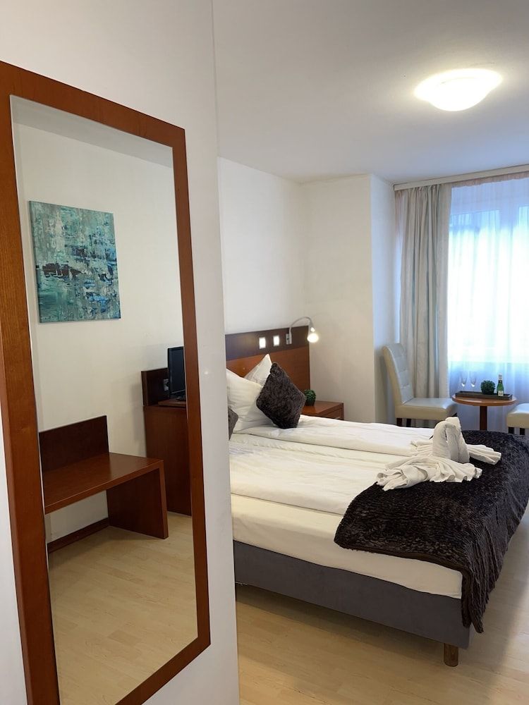 Griffin Hotel am Neumarkt Comfort Room 48