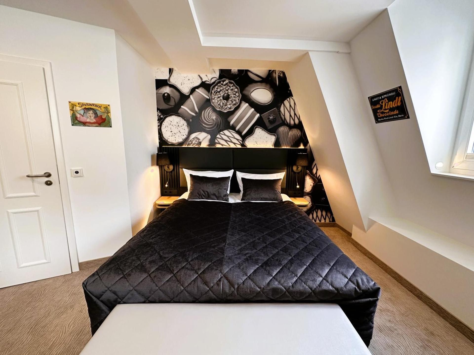 Large Double Room with Old Town View