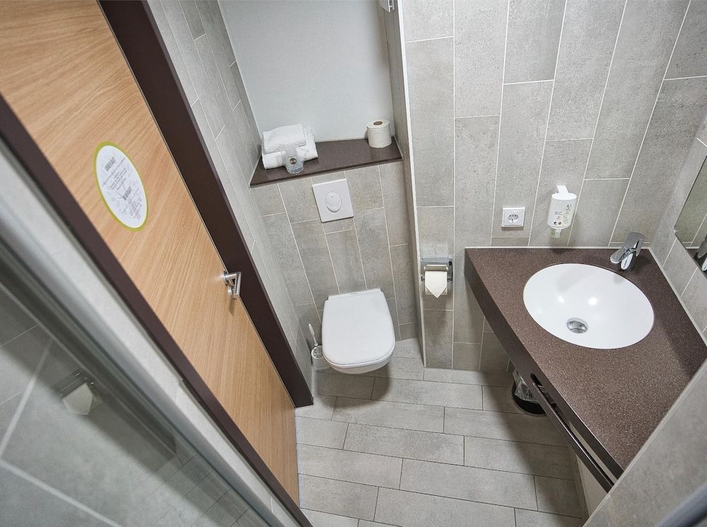 undefined B&B Hotel Köln-City 9