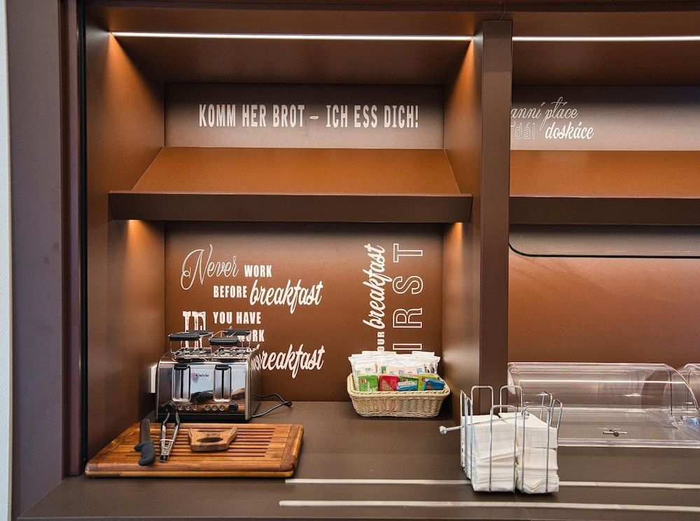 undefined B&B Hotel Köln-City 3