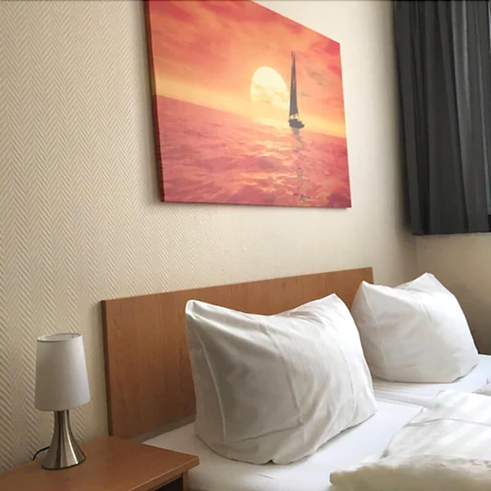 Hotel La Isla Twin Room 2