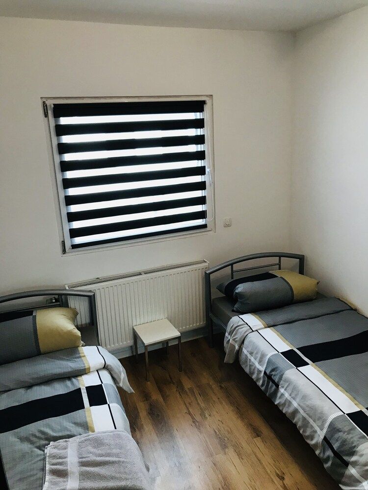 Ganzes Haus Nähe Köln Messe-Airport-City City House, 2 Bedrooms 4