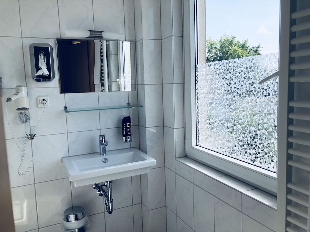 Hotel & Restaurant Europa Basic Twin Room, 2 Twin Beds, Non Smoking 6