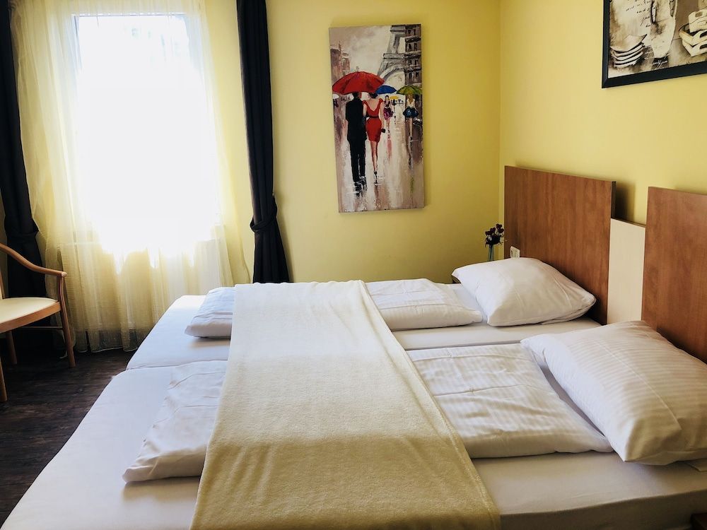 Hotel & Restaurant Europa Basic Twin Room, 2 Twin Beds, Non Smoking 3