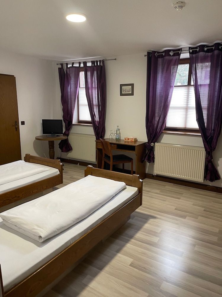 Landhotel Sickinger Hof Standard Twin Room, Private Bathroom, Garden View (Twinnbed) 3