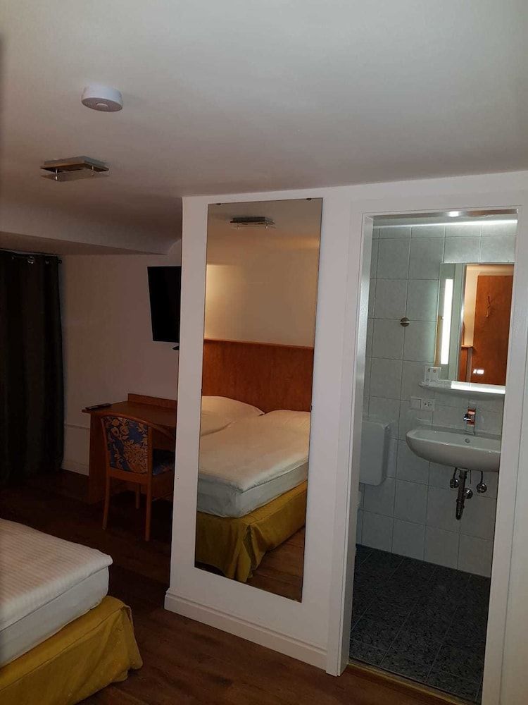 Hotel Krone UG Basic Double Room 2