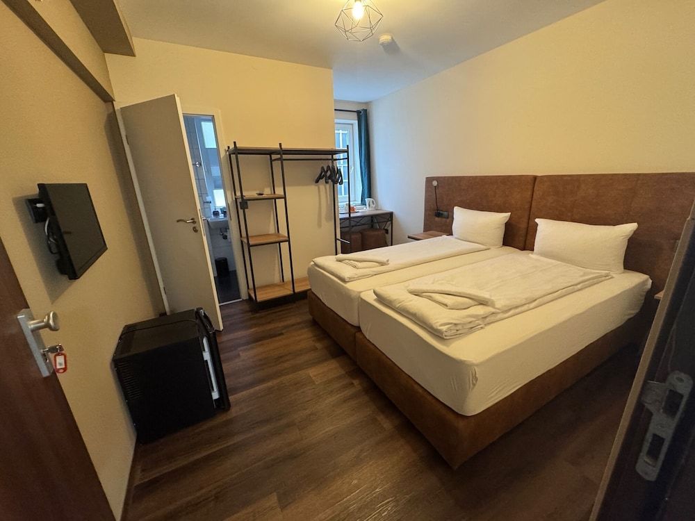 Capitol Zentrum - 24h - Double or Twin Room, Ensuite 4