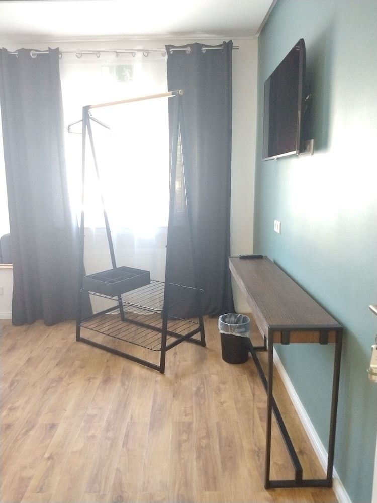 Hotel am Stadion Deluxe Double Room 6