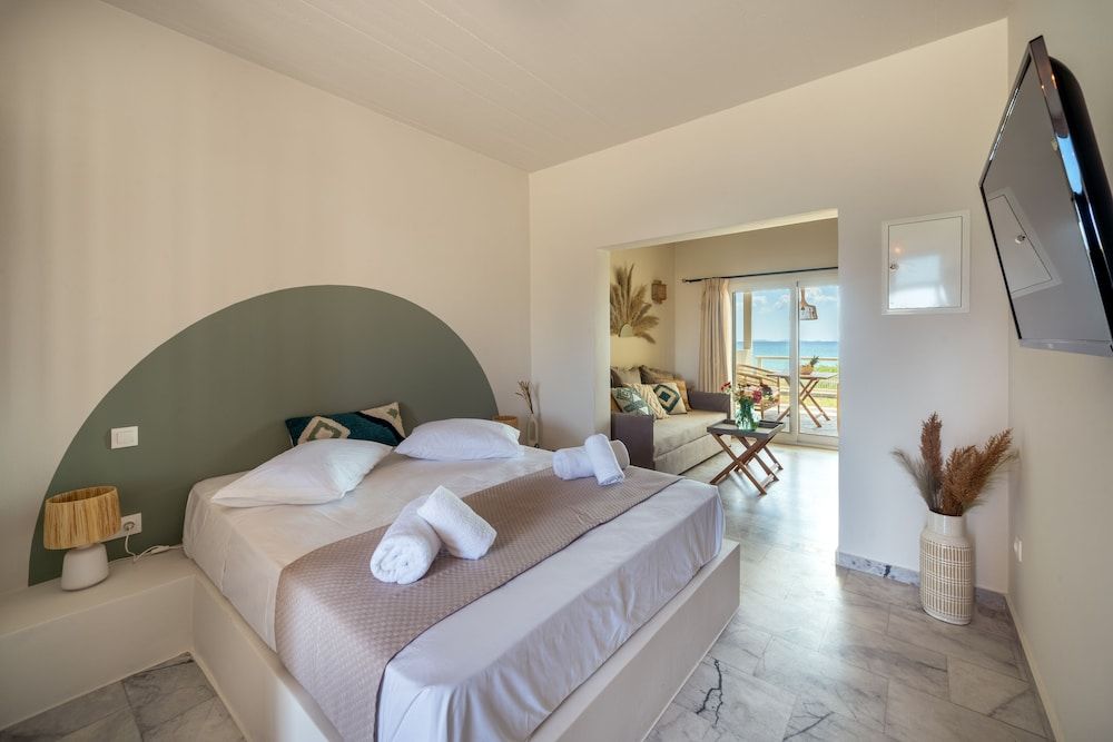 Double Room, Multiple Beds, Balcony, Sea View (08)