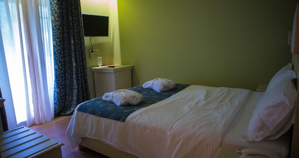 Irenes Resort Double or Twin Room 4