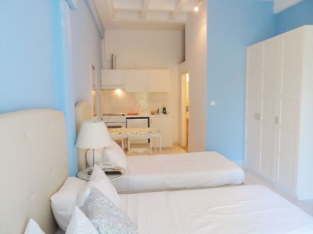 Homely Studios Triple Bed Studio with Garden View 2