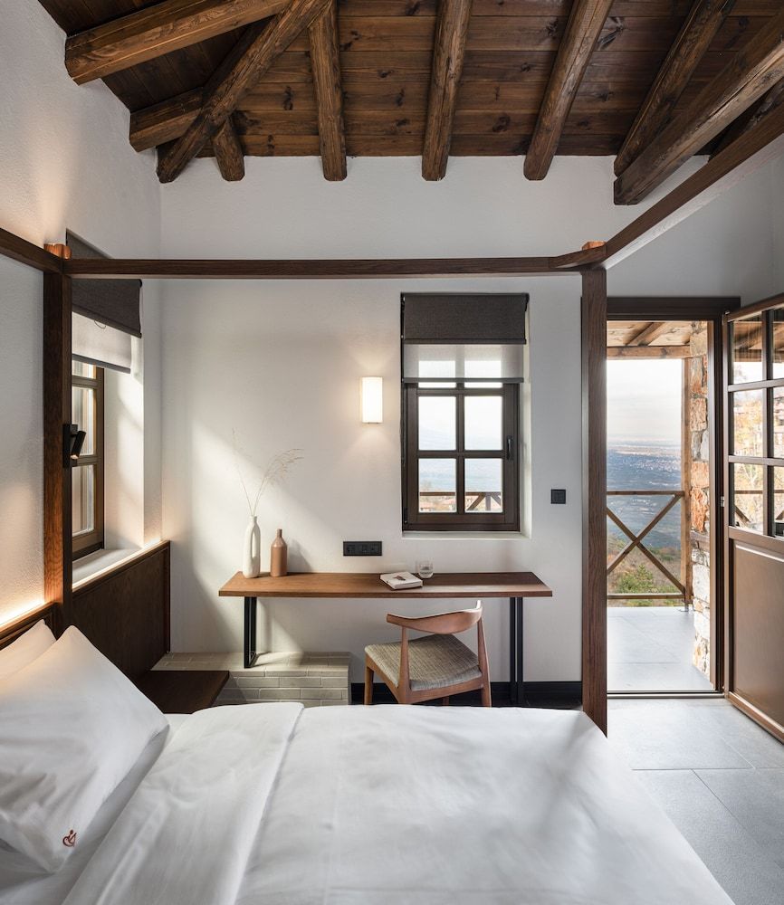 Two Bedroom Suite with Fireplace - Mountain & Sea View