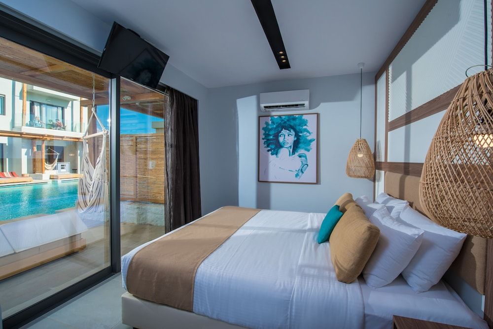 Double Room (Plus Swim Up)