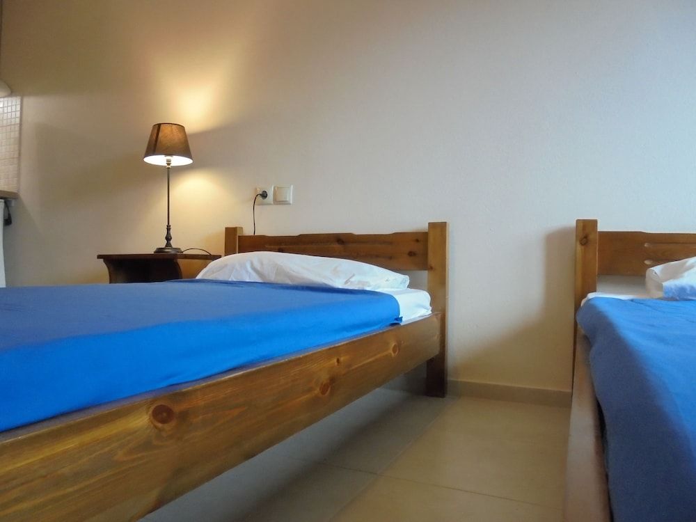 Yannis Residences Standard Studio, 2 Twin Beds 4