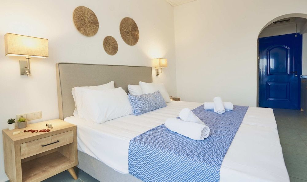 Standard Studio Suite, 1 Queen Bed, Sea View