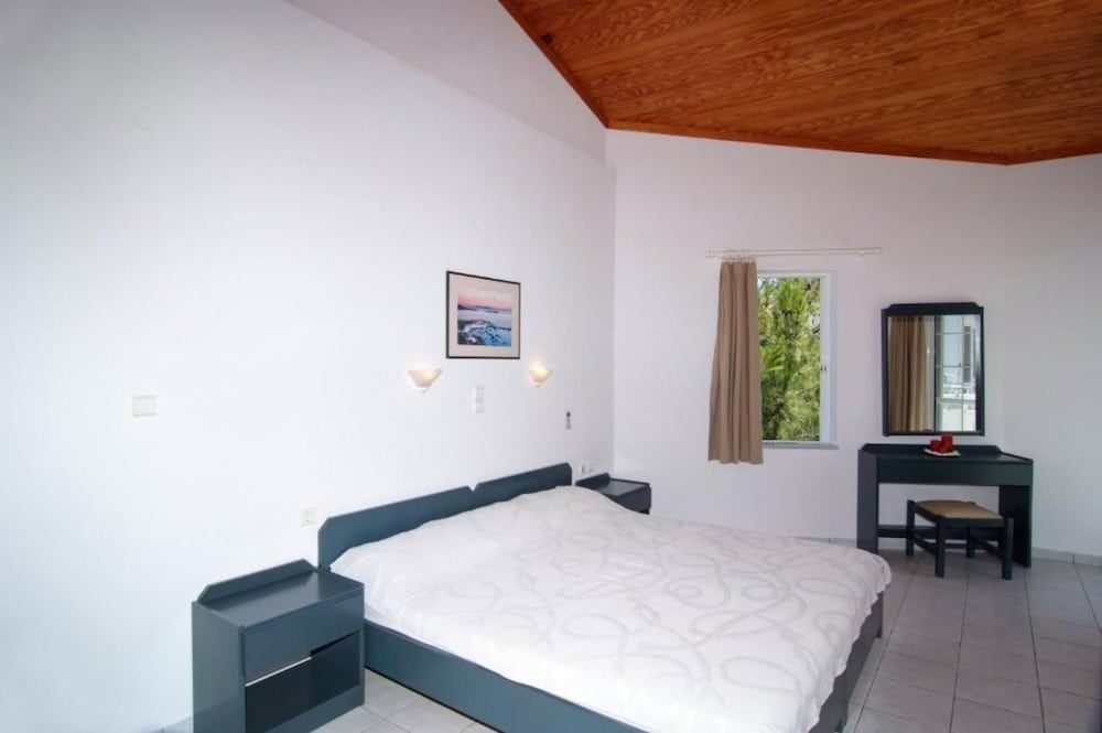 Deluxe Room, 1 Bedroom, Pool View