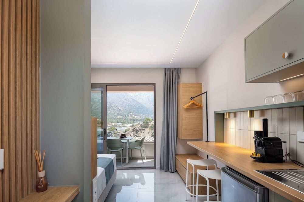 Mira Mare Luxury Residence Deluxe Studio, Sea View 12