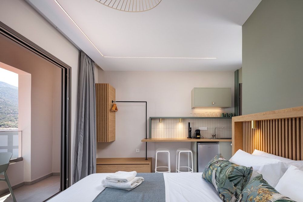 Mira Mare Luxury Residence Deluxe Studio, Sea View 3