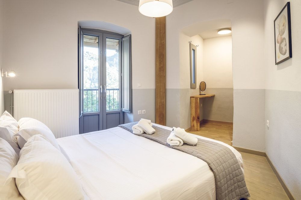 Design House, 2 Bedrooms, Balcony, Mountain View