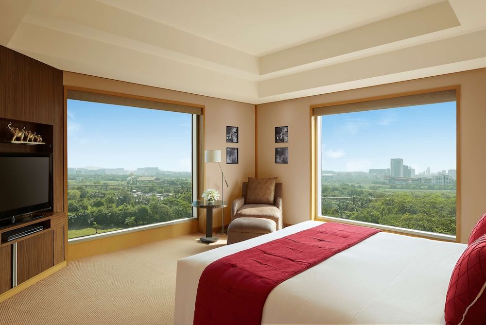 Executive Suite (Grand)
